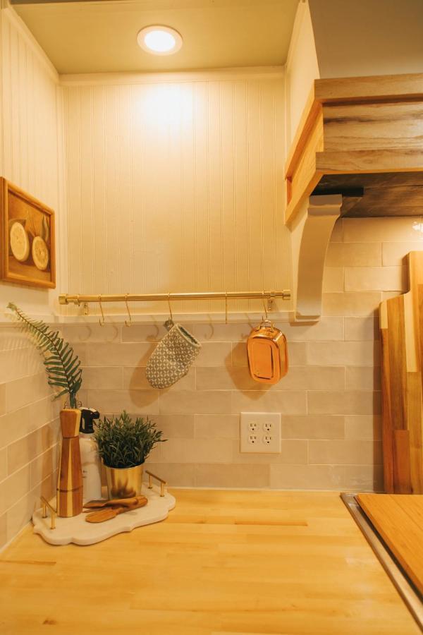 The Woodlawn Tudor Hot Springs Esterno foto